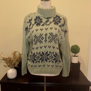 Vintage hand knitted One Step Up sweater. In very good condition. Size L